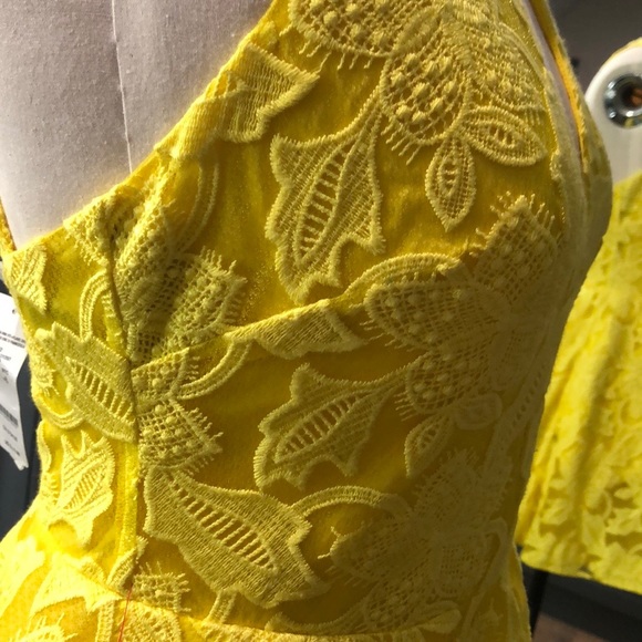 Bebe - Picture 5 of 6